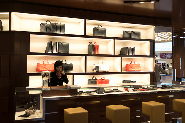 Singapore Mar 2020 Interior Louis Vuitton Fashion House Marina Bay – Stock  Editorial Photo © monticello #354904074